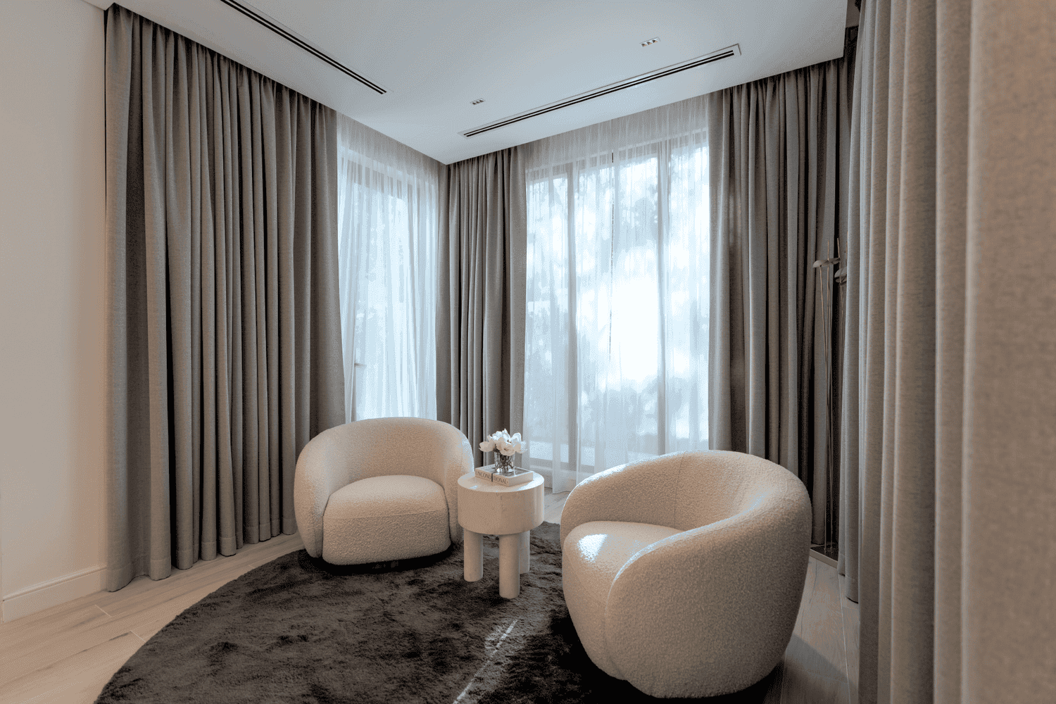 Silk Leaf 4 interior