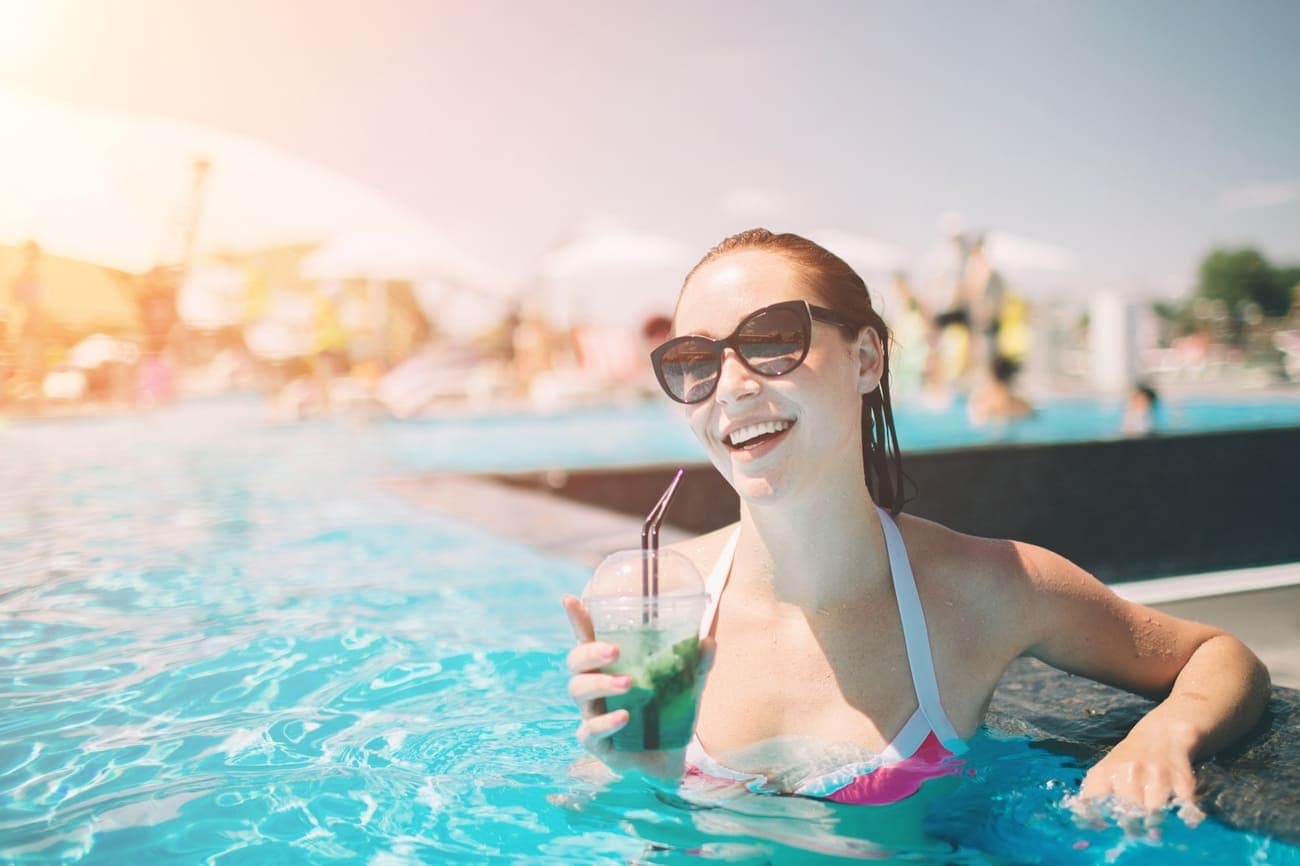 Luxe Poolside Lounge