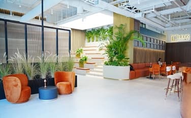 Weybridge Gardens lobby