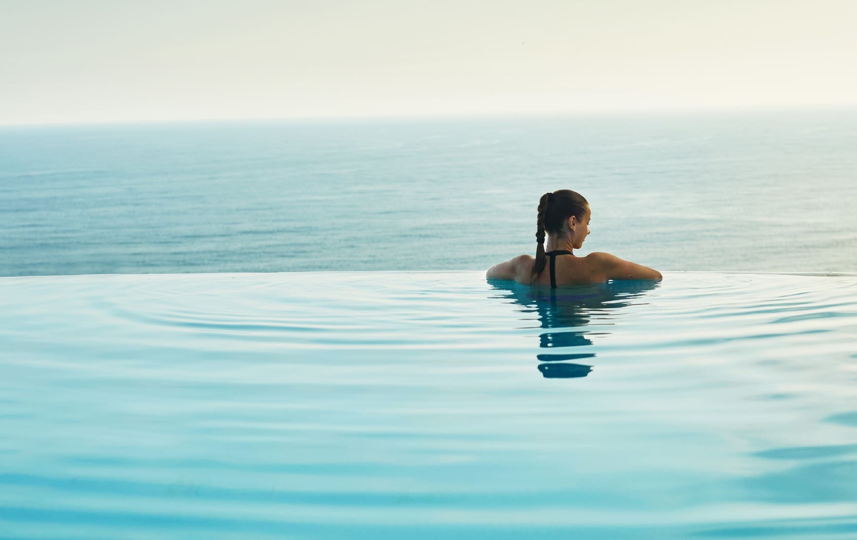  Infinity Pool Overlooking The Arabian Sea