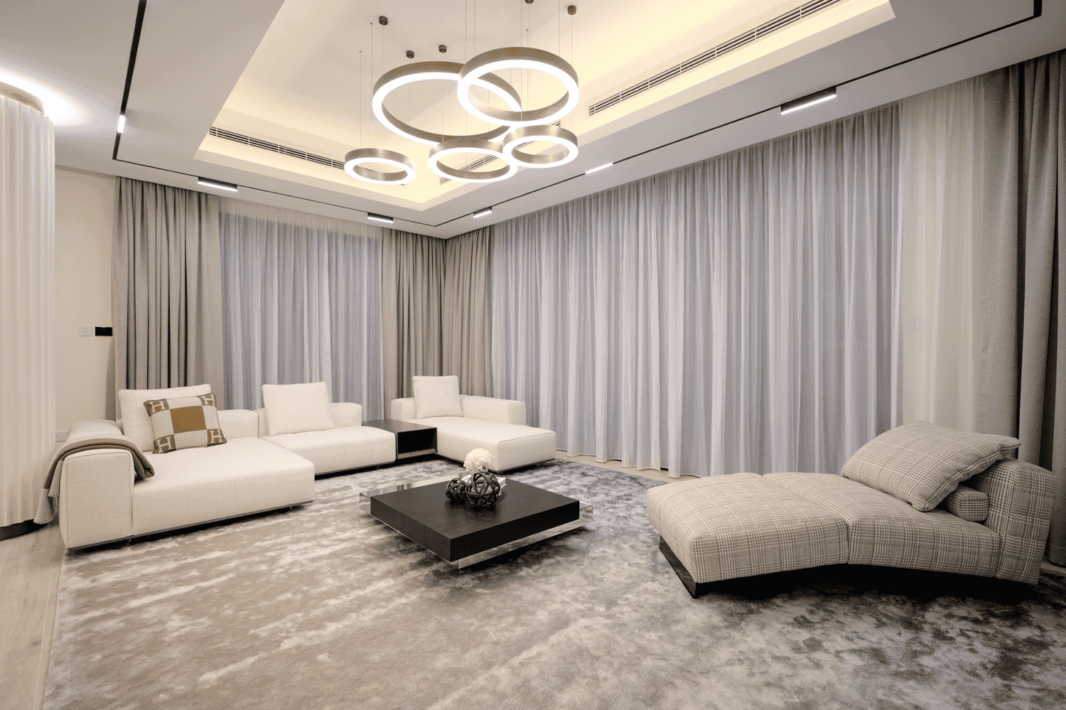 Silk Leaf 4 interior